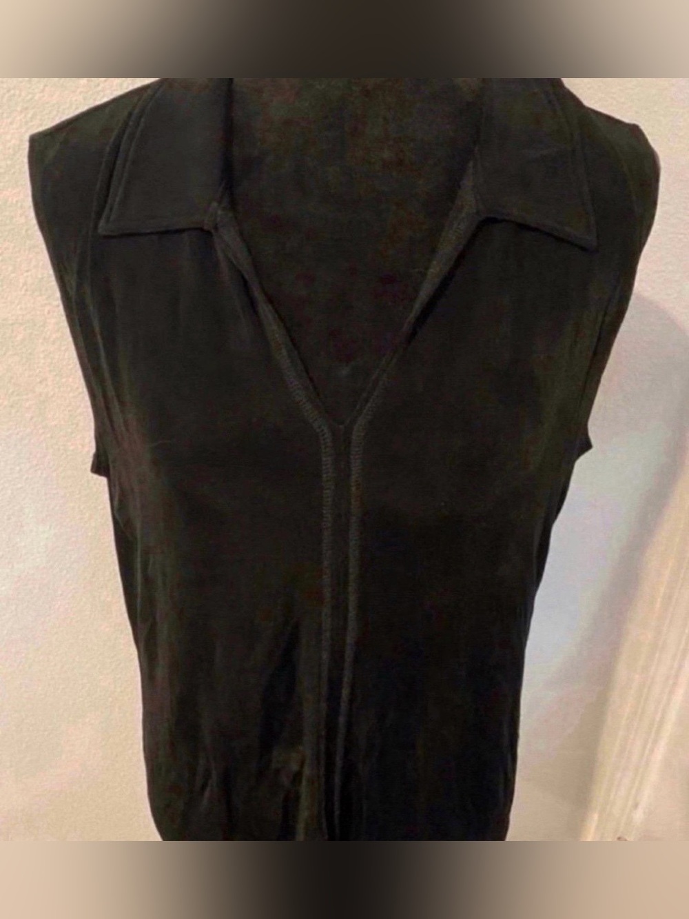 Women’s Classic Black Sleeveless V-Neck Top (Size S)